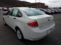 White Suede - Focus SE Sedan Photo No. 4