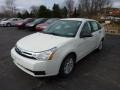 White Suede - Focus SE Sedan Photo No. 5