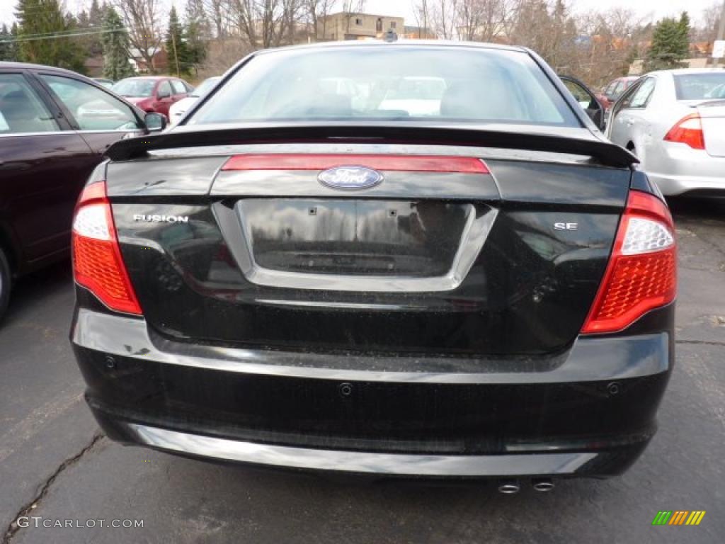 2011 Fusion SE - Tuxedo Black Metallic / Charcoal Black photo #3