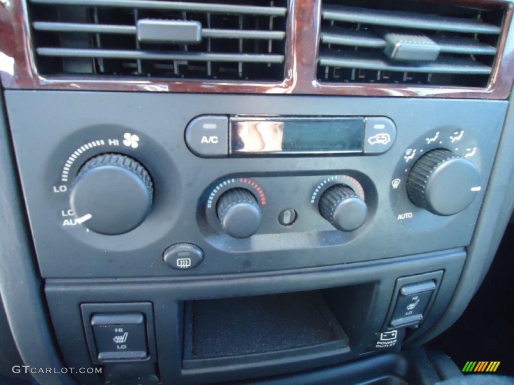 2003 Jeep Grand Cherokee Overland 4x4 Controls Photo #47024925