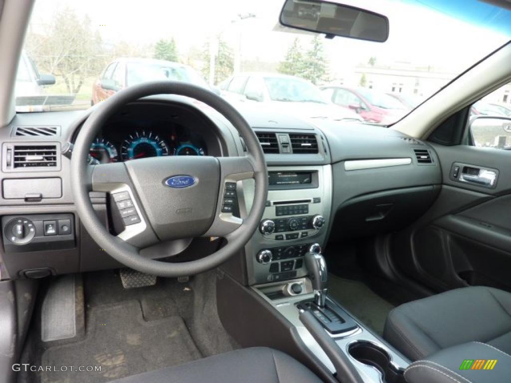 2011 Fusion SE - Tuxedo Black Metallic / Charcoal Black photo #10