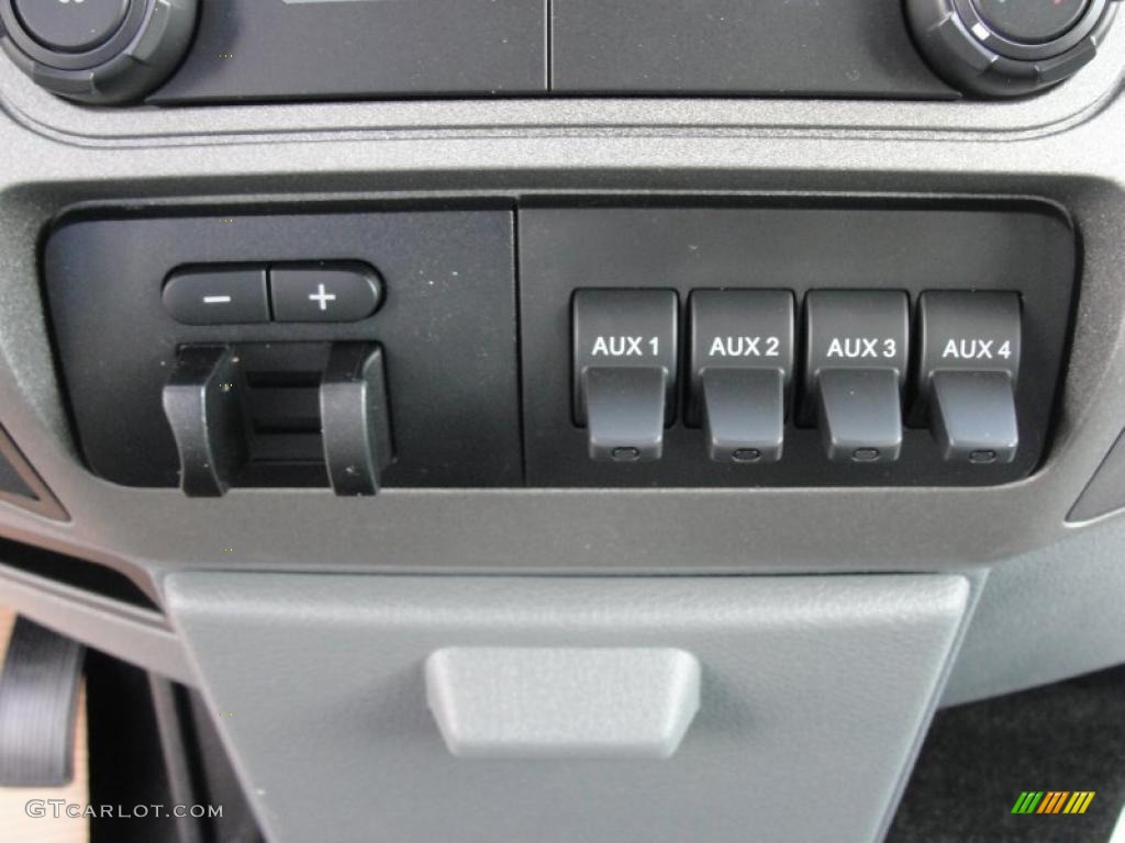 2011 Ford F250 Super Duty XLT Crew Cab Controls Photo #47025084