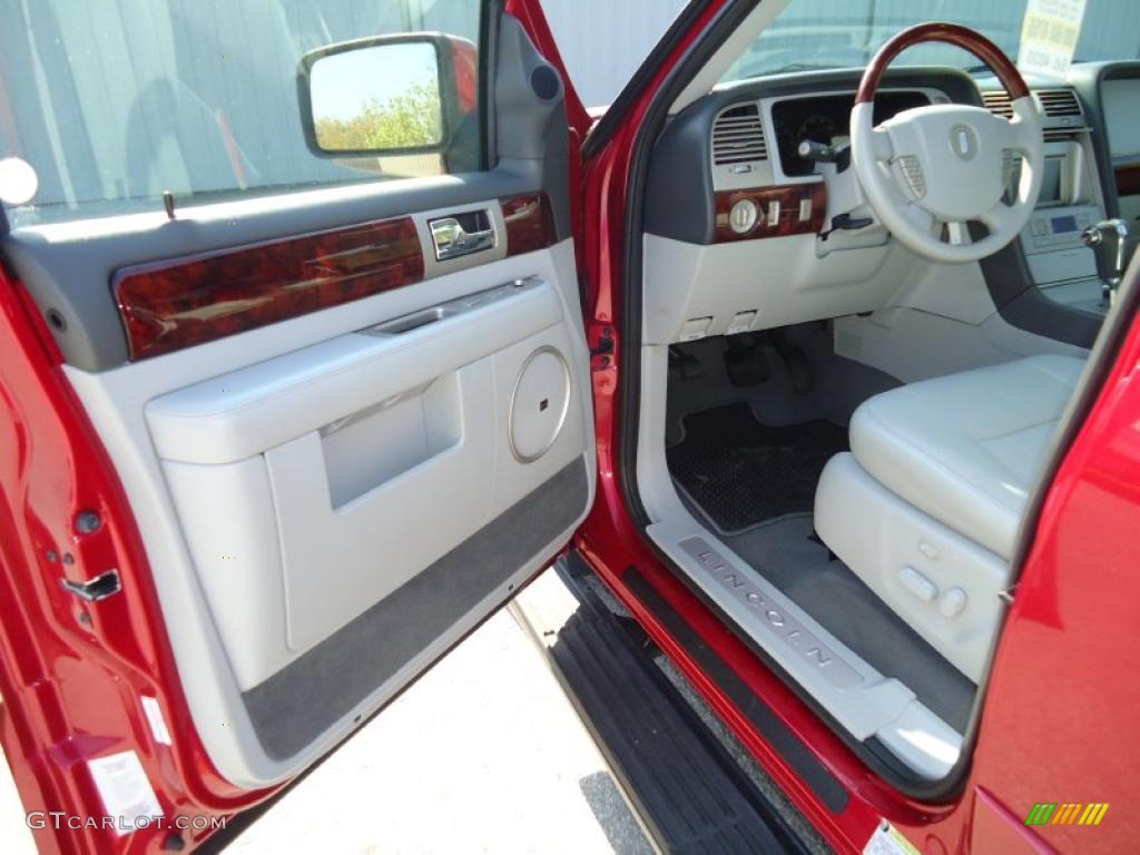 Dove Grey Interior 2005 Lincoln Navigator Luxury Photo #47025570