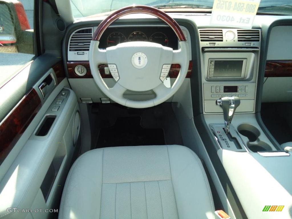 2005 Lincoln Navigator Luxury Dove Grey Dashboard Photo #47025648