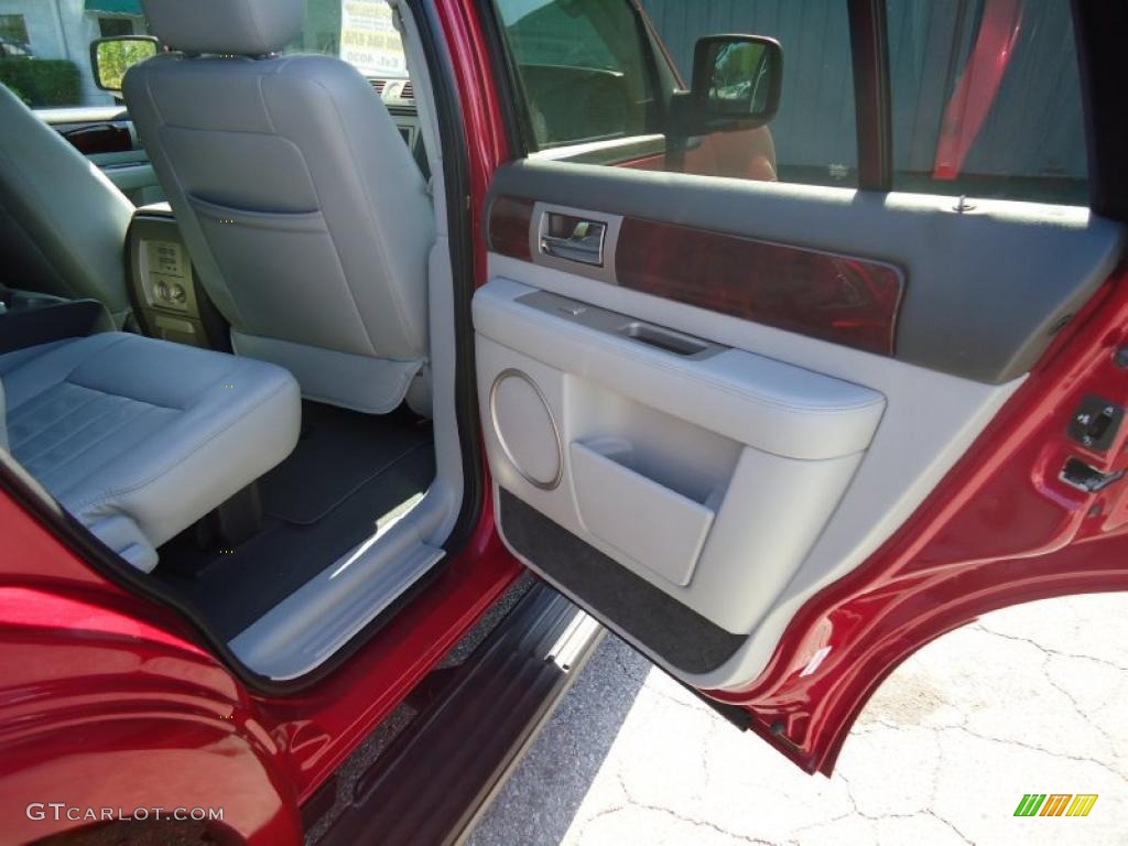 2005 Lincoln Navigator Luxury Dove Grey Door Panel Photo #47025753