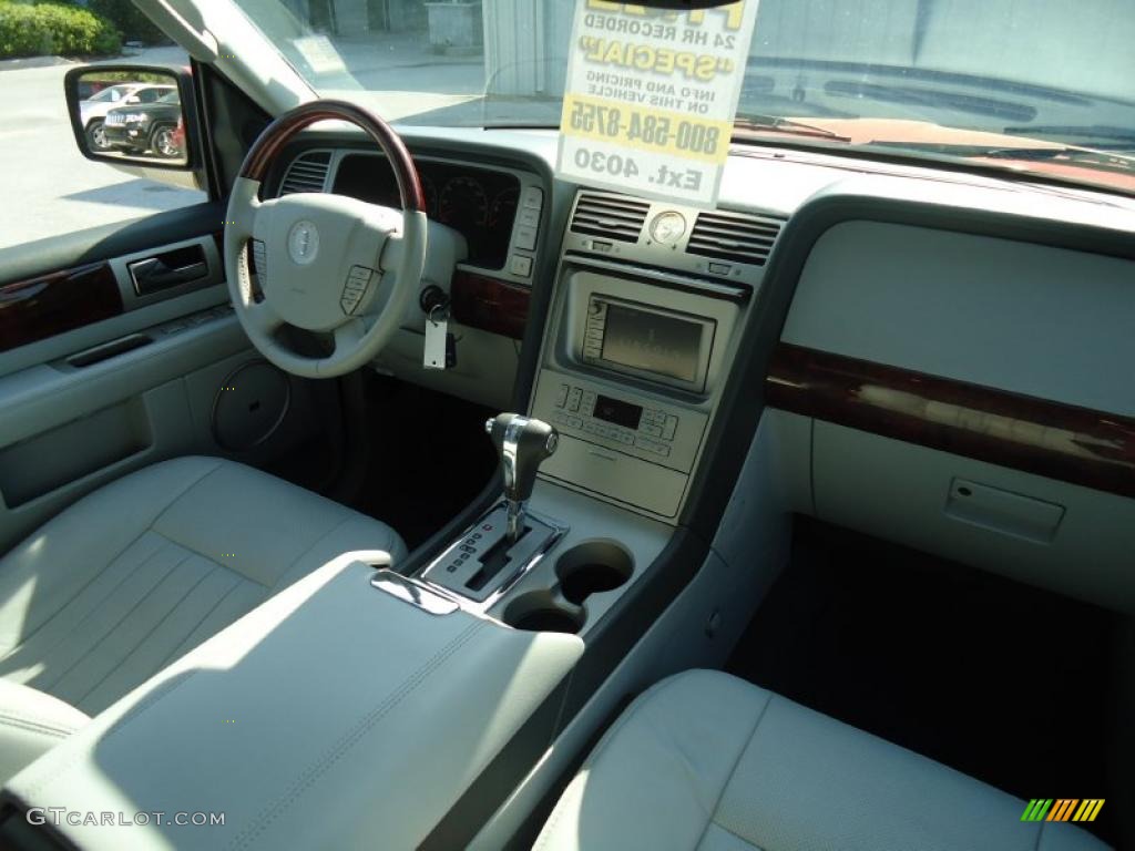 Dove Grey Interior 2005 Lincoln Navigator Luxury Photo #47025780