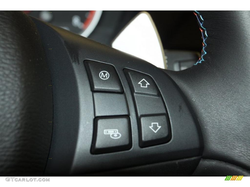 2011 BMW X6 M M xDrive Controls Photo #47027463