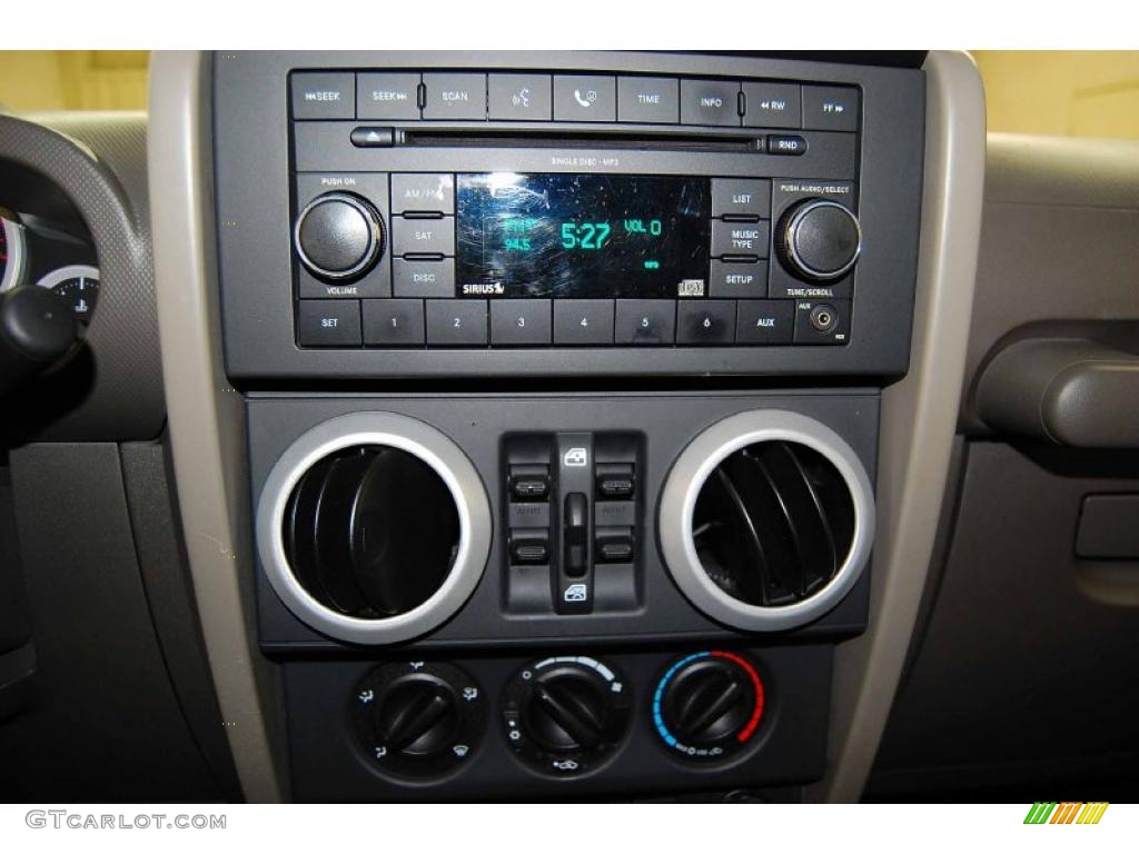 2008 Jeep Wrangler Unlimited Sahara Controls Photo #47032611