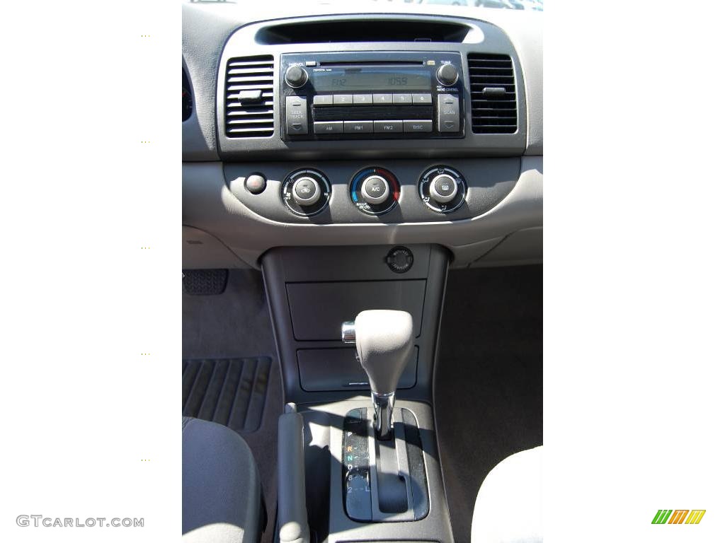 2006 Camry LE - Lunar Mist Metallic / Taupe photo #13