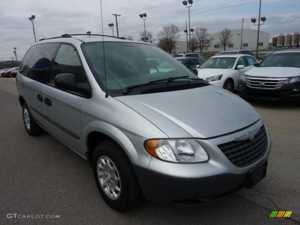 2002 Chrysler Voyager Standard Voyager Model Exterior Photos
