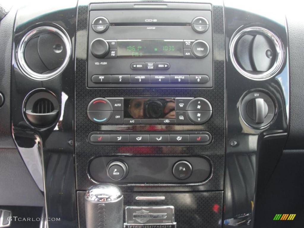 2007 Ford F150 Harley-Davidson SuperCrew Controls Photo #47033337