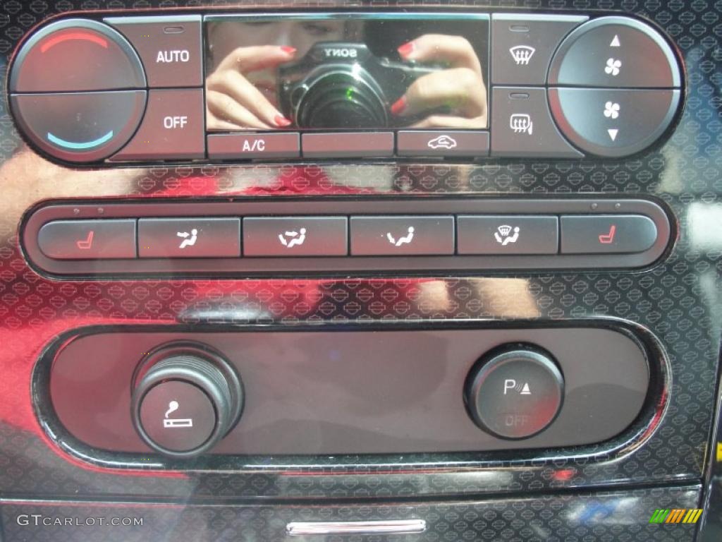 2007 Ford F150 Harley-Davidson SuperCrew Controls Photo #47033367
