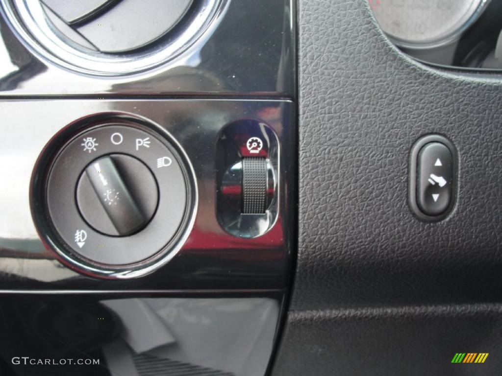 2007 Ford F150 Harley-Davidson SuperCrew Controls Photo #47033472
