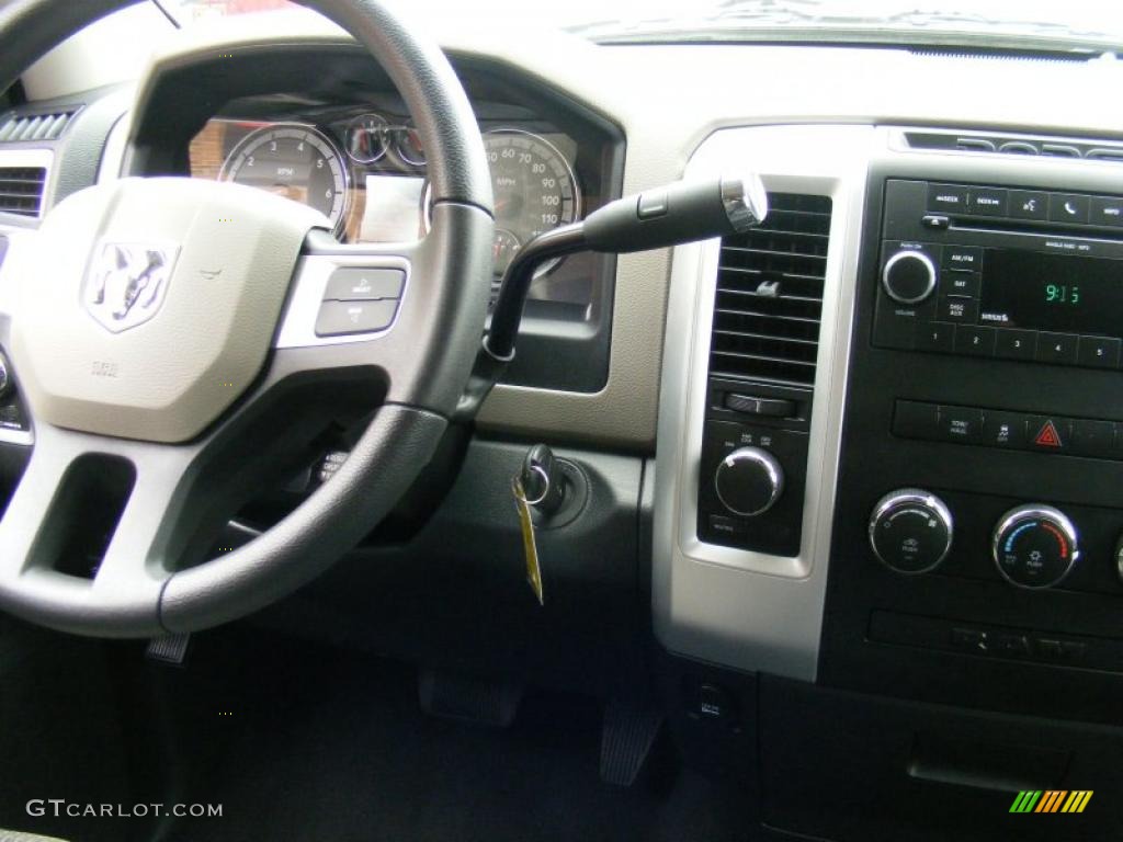 2011 Ram 1500 SLT Quad Cab 4x4 - White Gold / Dark Slate Gray/Medium Graystone photo #22