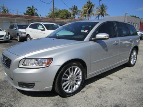 2010 Volvo V50 2.4i Data, Info and Specs