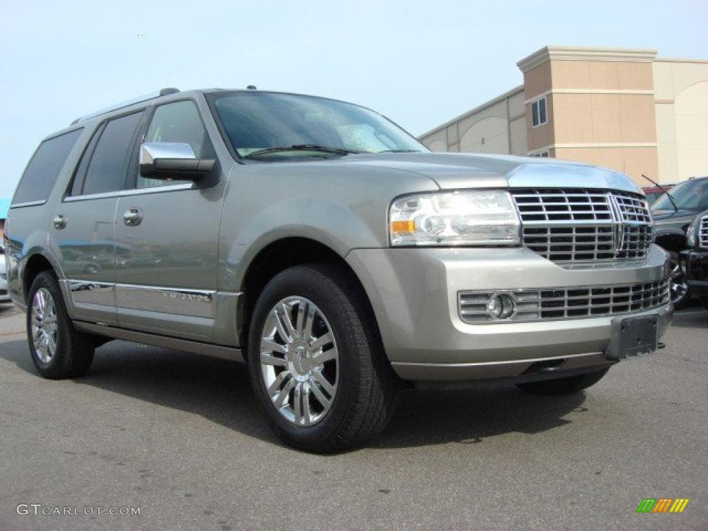 Vapor Silver Metallic Lincoln Navigator