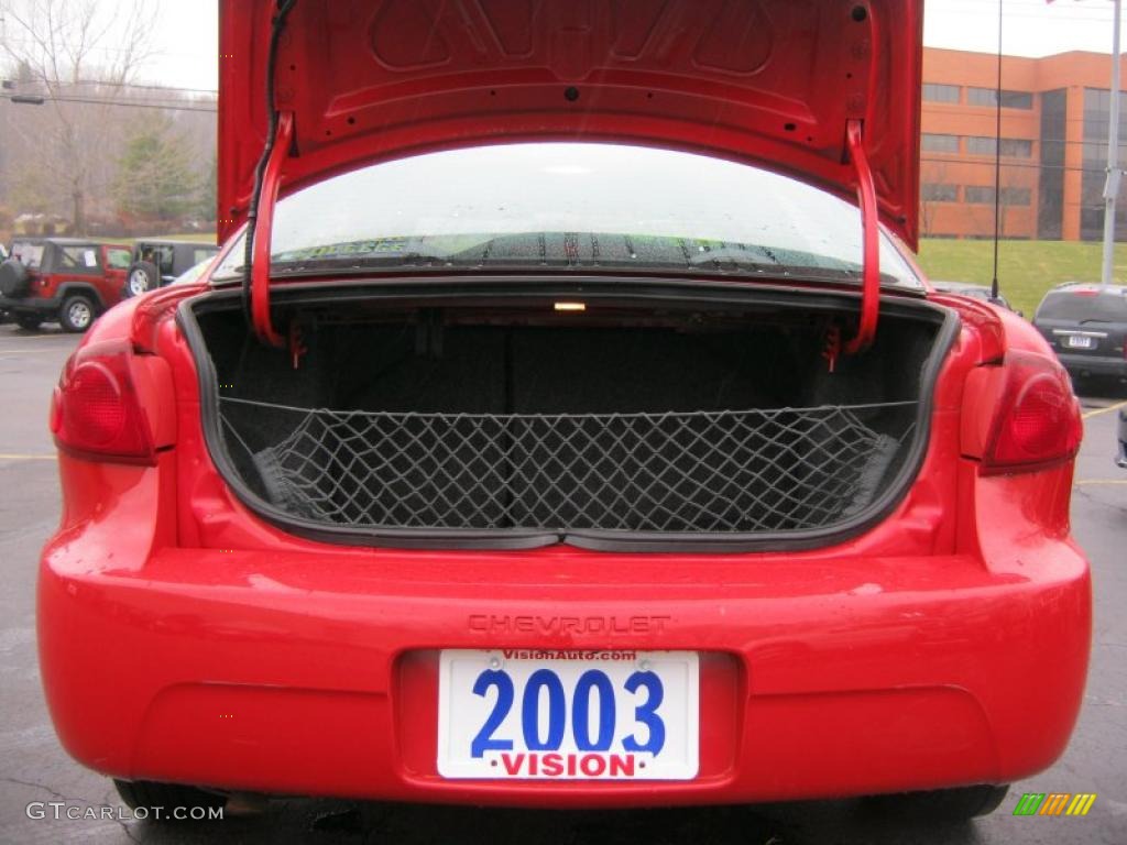 2003 Cavalier Sedan - Victory Red / Graphite Gray photo #6