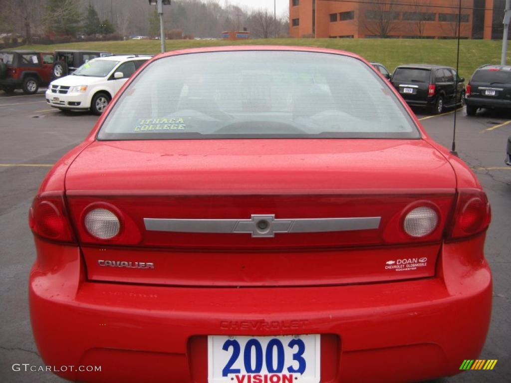 2003 Cavalier Sedan - Victory Red / Graphite Gray photo #12