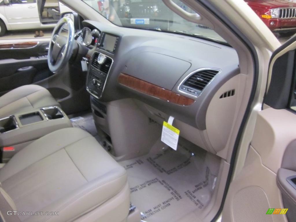 2011 Town & Country Touring - L - White Gold Metallic / Dark Frost Beige/Medium Frost Beige photo #21