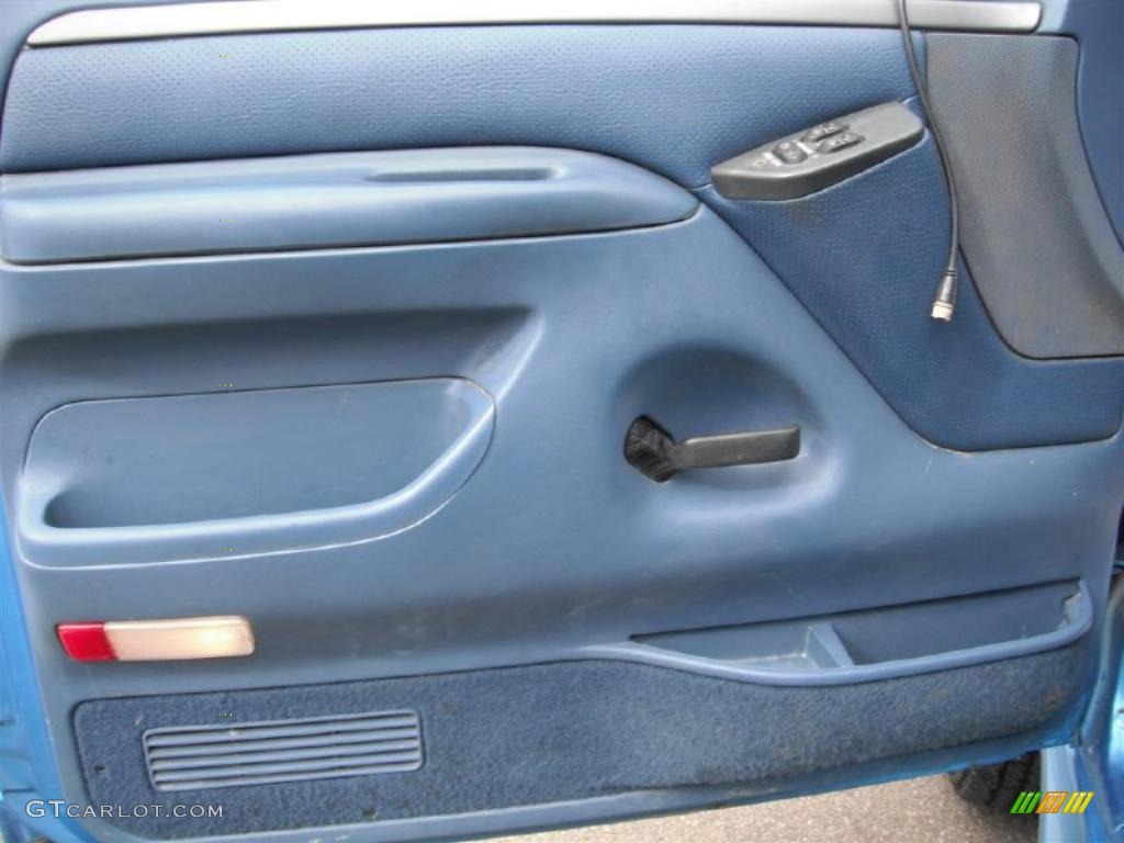 1995 Ford F250 XLT Extended Cab 4x4 Blue Door Panel Photo #47040684
