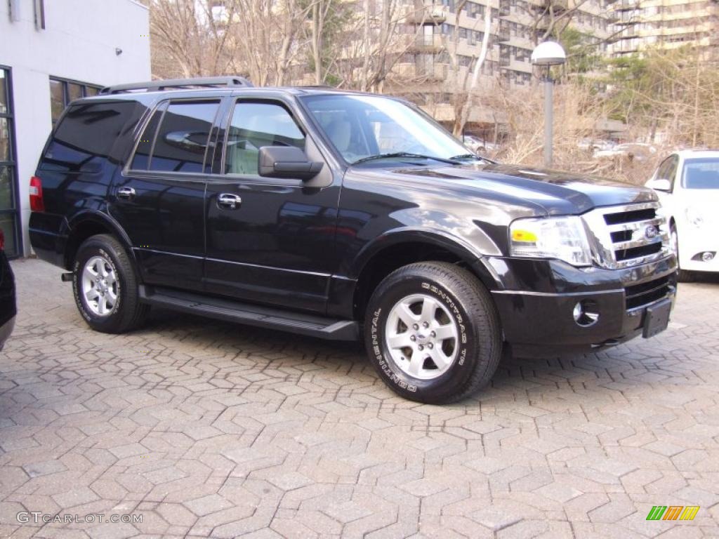 2010 Expedition XLT 4x4 - Tuxedo Black / Camel photo #7