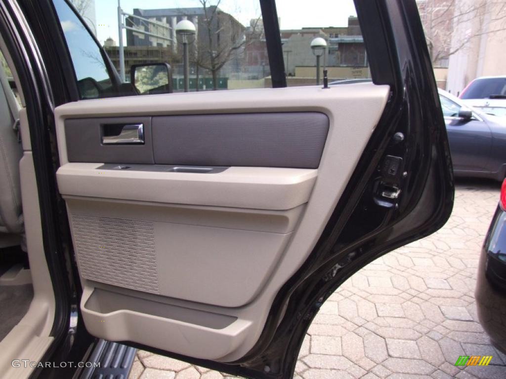 2010 Ford Expedition XLT 4x4 Camel Door Panel Photo #47041854