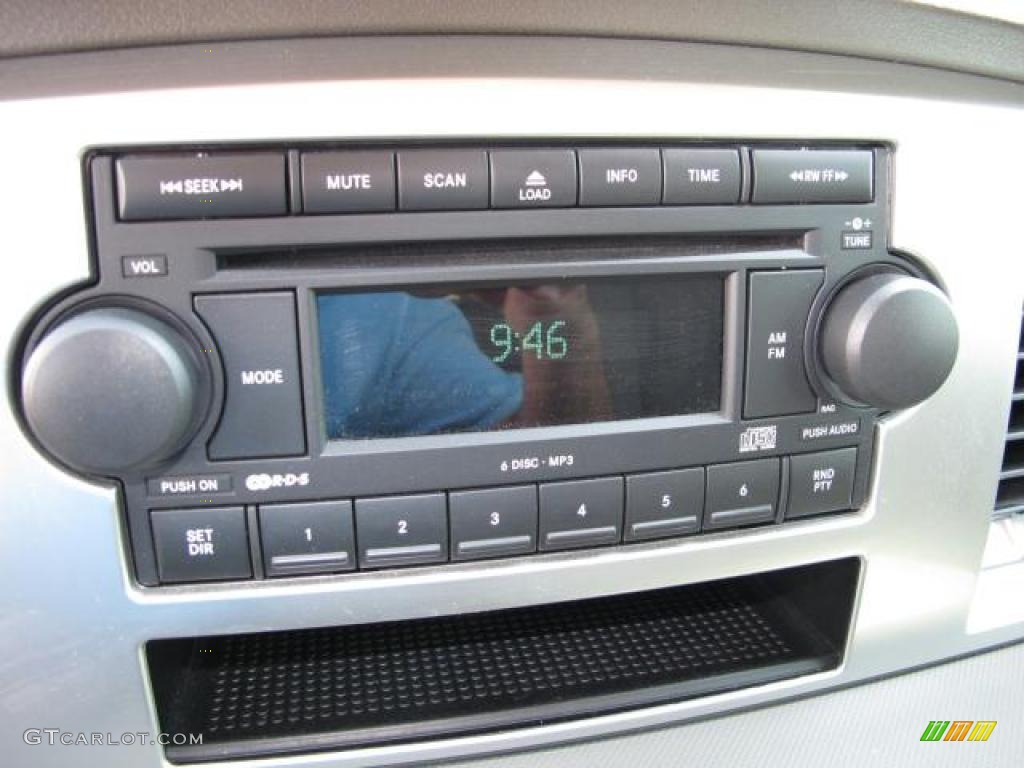 2007 Dodge Ram 1500 SLT Quad Cab Controls Photo #47044143