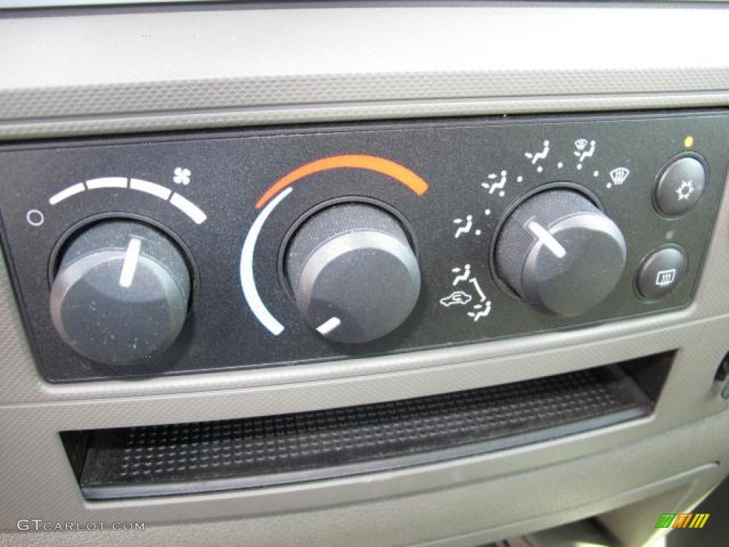 2007 Dodge Ram 1500 SLT Quad Cab Controls Photo #47044158