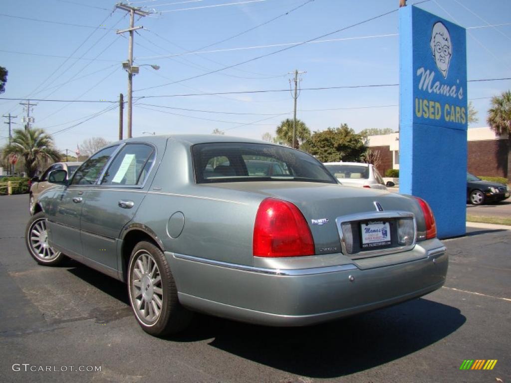 2003 Town Car Signature - Light Tundra Metallic / Medium Dark Parchment/Light Parchment photo #31