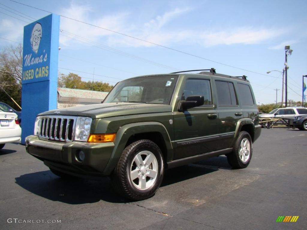 2007 Commander Sport 4x4 - Jeep Green Metallic / Khaki photo #4