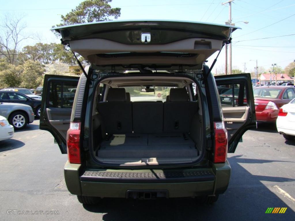 2007 Commander Sport 4x4 - Jeep Green Metallic / Khaki photo #14