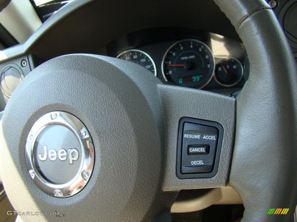 2007 Commander Sport 4x4 - Jeep Green Metallic / Khaki photo #29