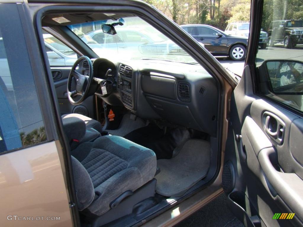 2002 S10 Extended Cab - Sandalwood Metallic / Graphite photo #12