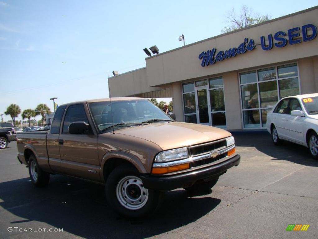 2002 S10 Extended Cab - Sandalwood Metallic / Graphite photo #24