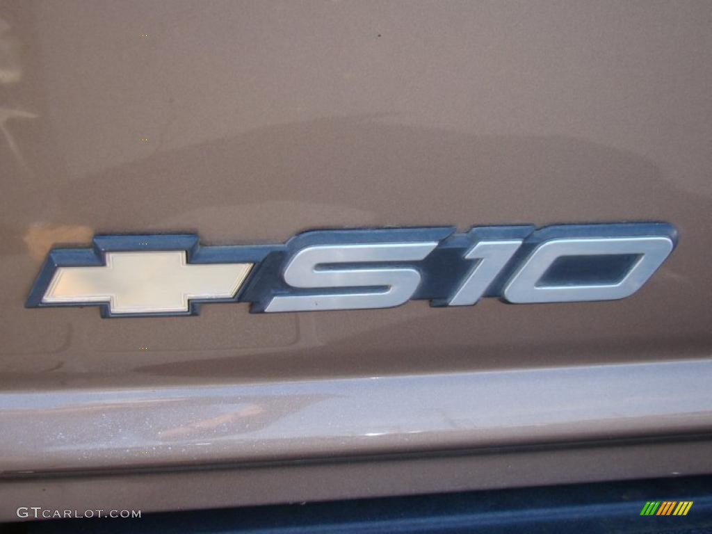 2002 Chevrolet S10 Extended Cab Marks and Logos Photo #47047188