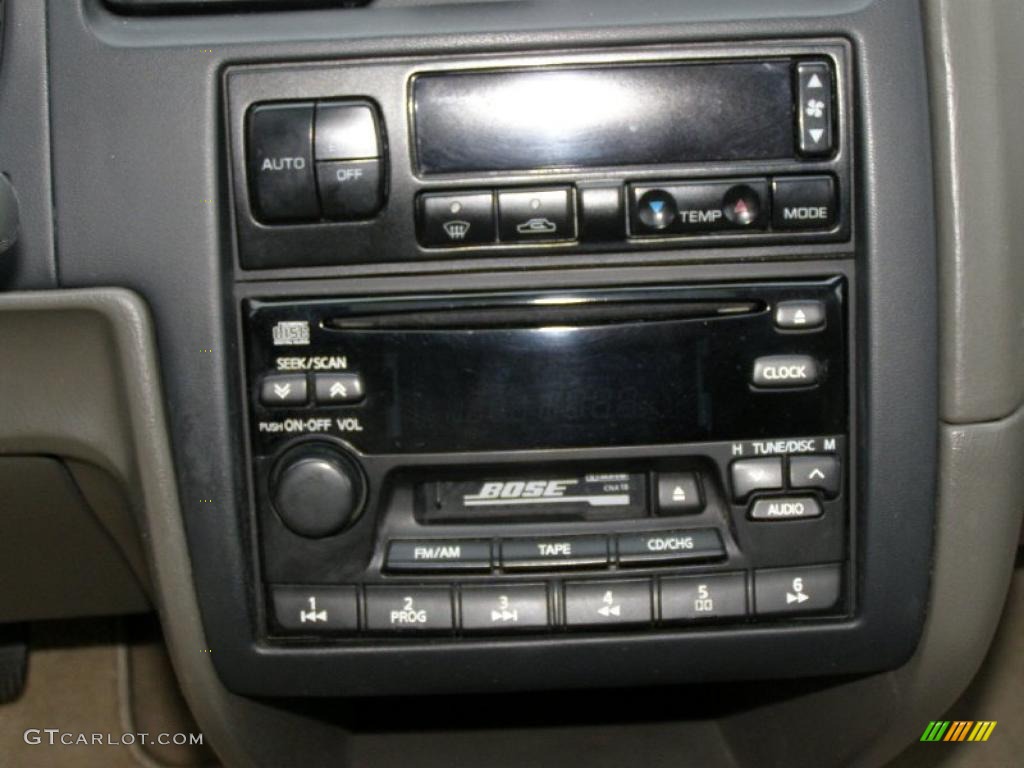 2002 Infiniti G 20 Sedan Controls Photo #47047458