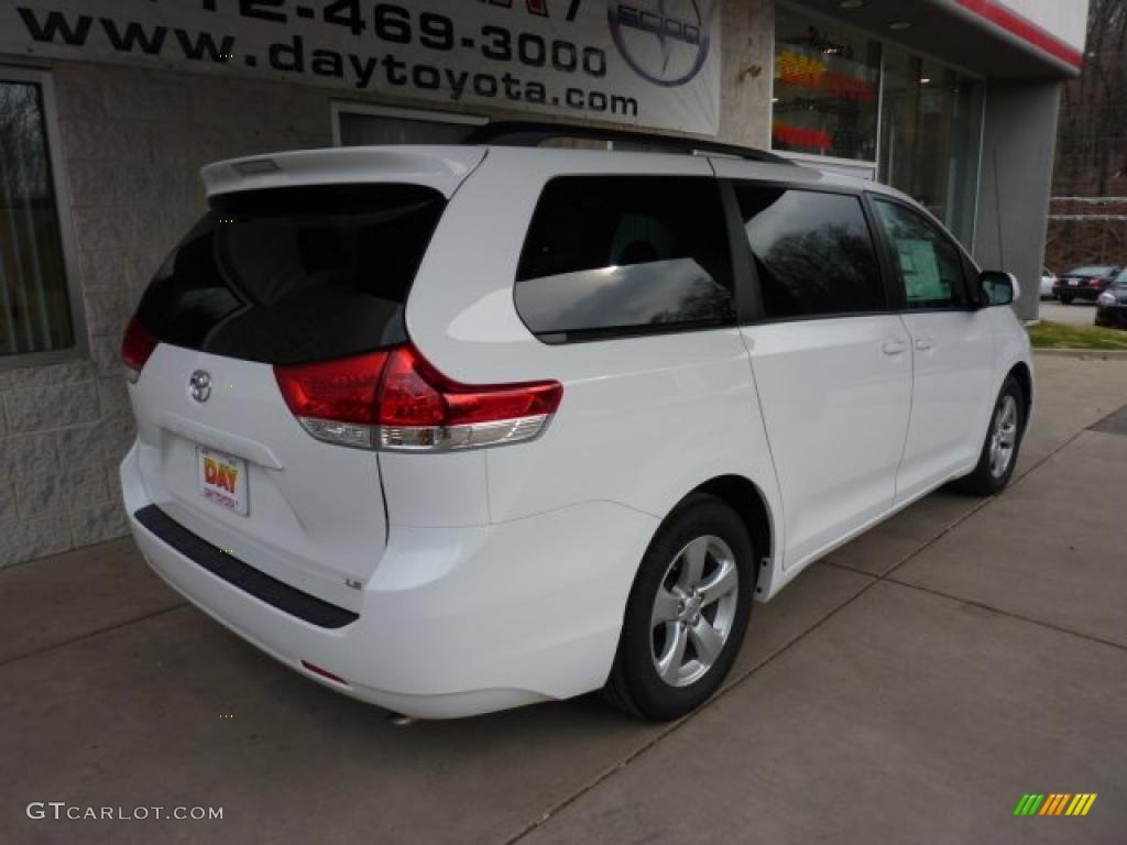 2011 Sienna LE - Super White / Light Gray photo #2