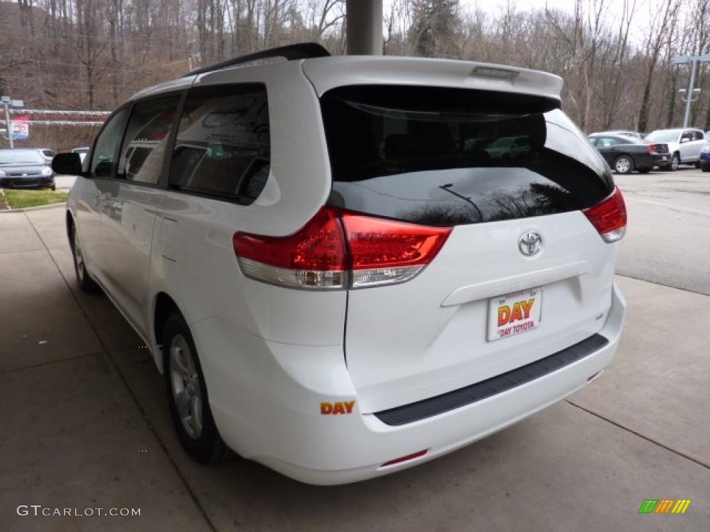 2011 Sienna LE - Super White / Light Gray photo #4