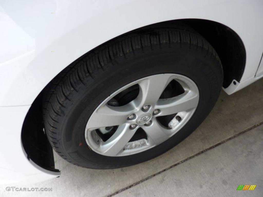 2011 Sienna LE - Super White / Light Gray photo #7