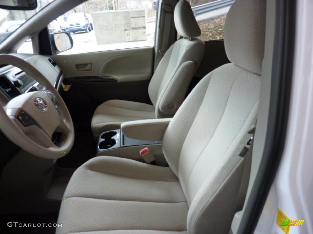 2011 Sienna LE - Super White / Light Gray photo #8