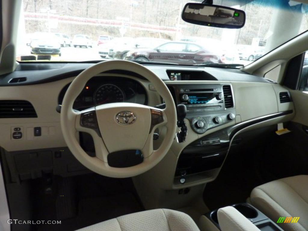 2011 Sienna LE - Super White / Light Gray photo #11