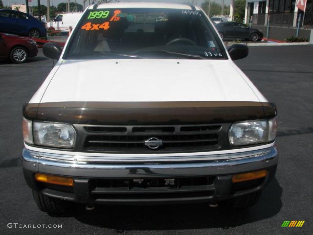 1999 Pathfinder XE 4x4 - Cloud White / Gray photo #3