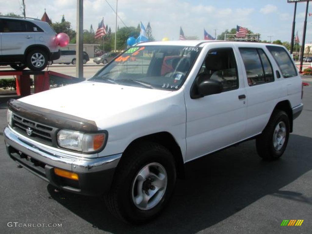 1999 Pathfinder XE 4x4 - Cloud White / Gray photo #5