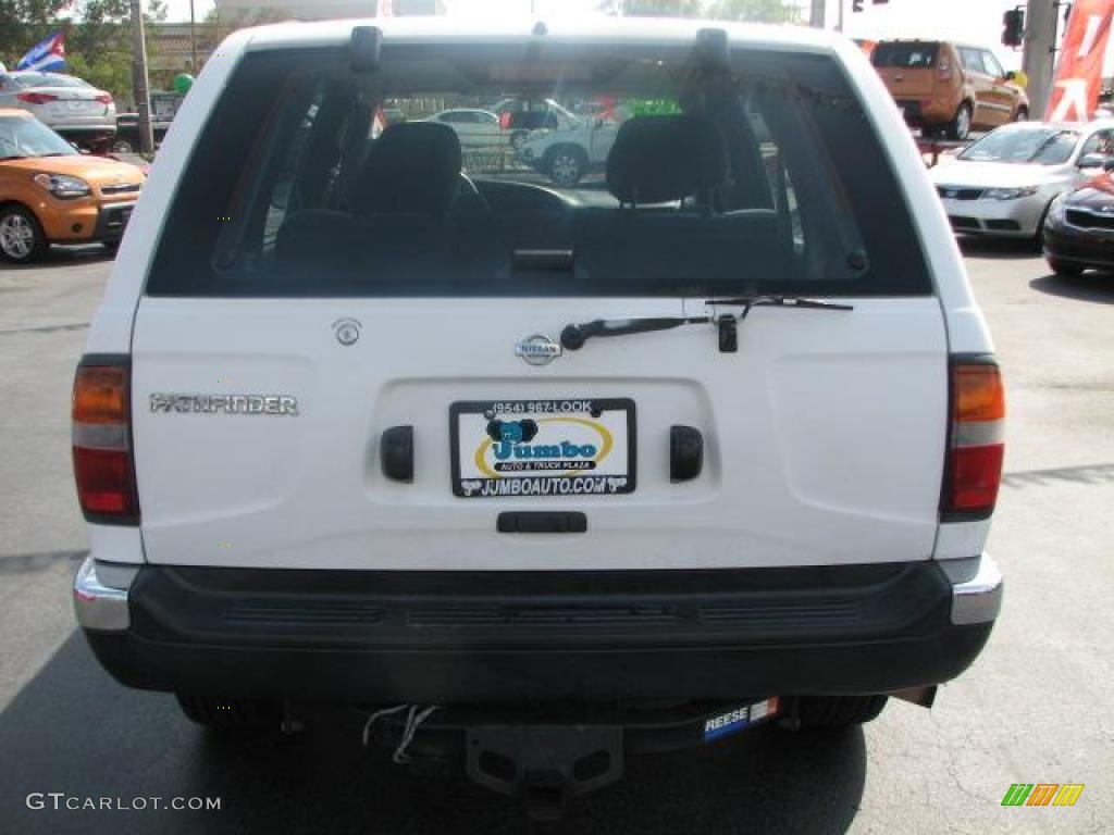 1999 Pathfinder XE 4x4 - Cloud White / Gray photo #9