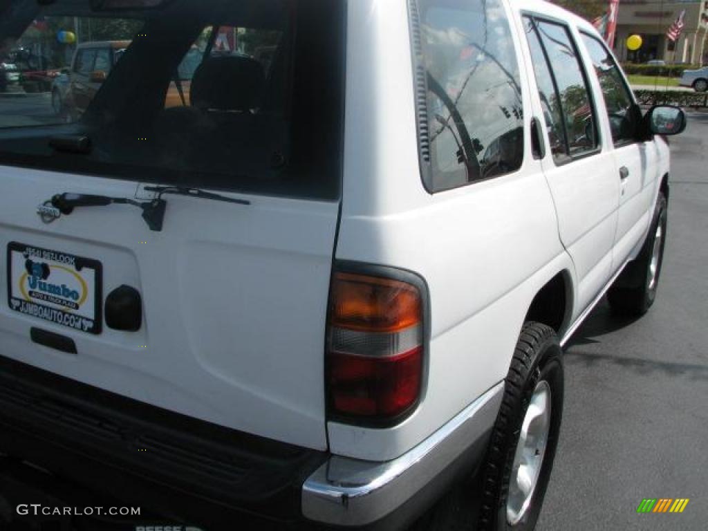 1999 Pathfinder XE 4x4 - Cloud White / Gray photo #11