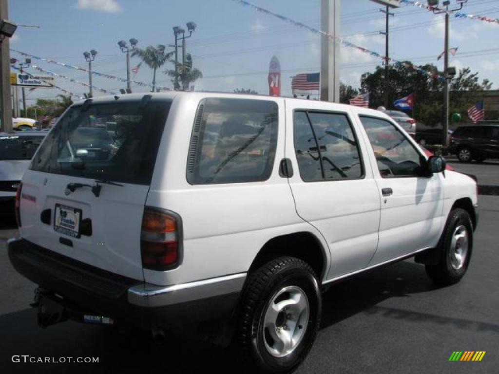 1999 Pathfinder XE 4x4 - Cloud White / Gray photo #12