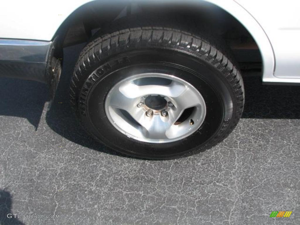 1999 Pathfinder XE 4x4 - Cloud White / Gray photo #23