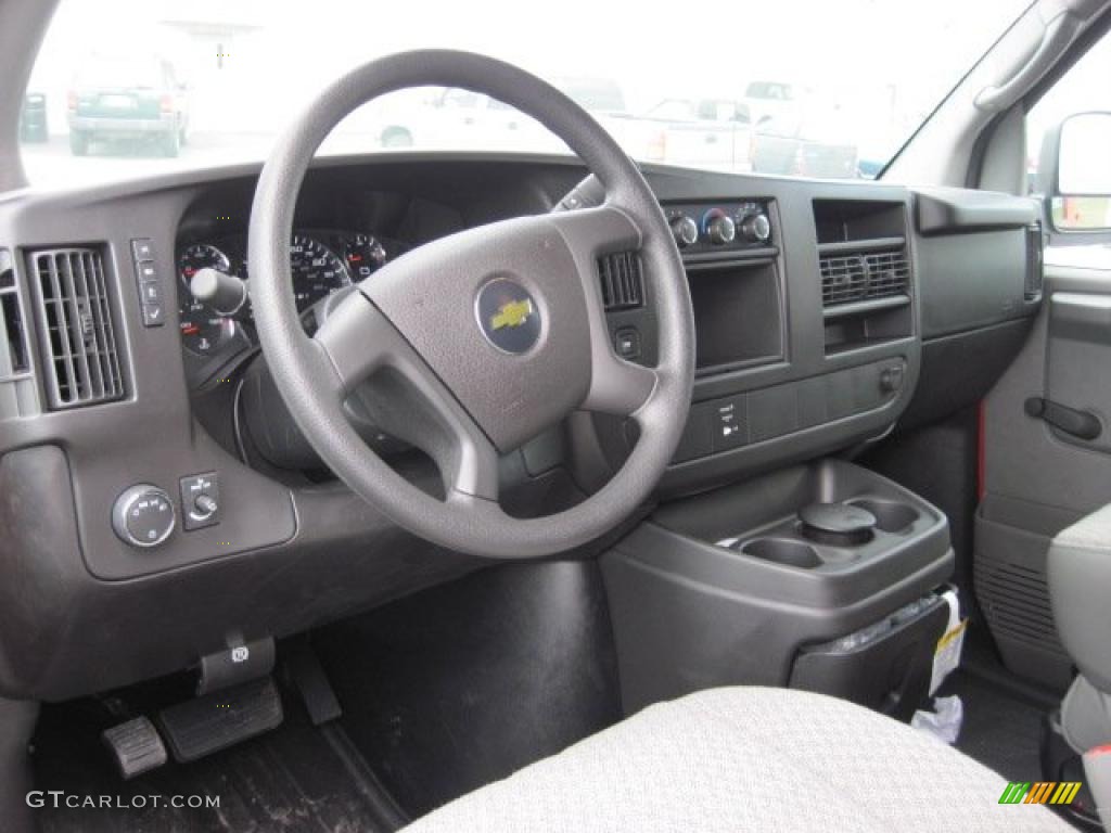 2010 Chevrolet Express 2500 Work Van Dashboard Photos
