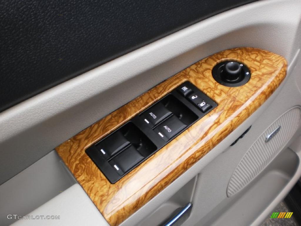 2008 Jeep Grand Cherokee Limited 4x4 Controls Photo #47055796