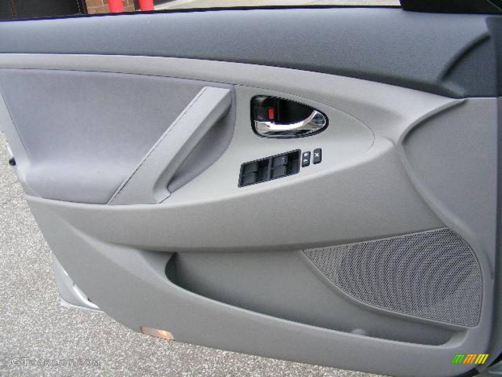 2009 Camry LE - Classic Silver Metallic / Ash photo #21